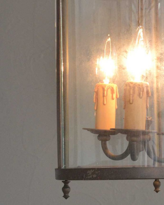 シャンデリア　照明・ライティング　フランスで買い付けたアンティーク照明、シャンデリア（３灯）（Ｅ17シャンデリア球付）。新しい日本仕様の配線シェードはアンティークですが、配線は照明専門の職人が日本仕様の新しい配線にオーバーホウルしました。(h-348-z)