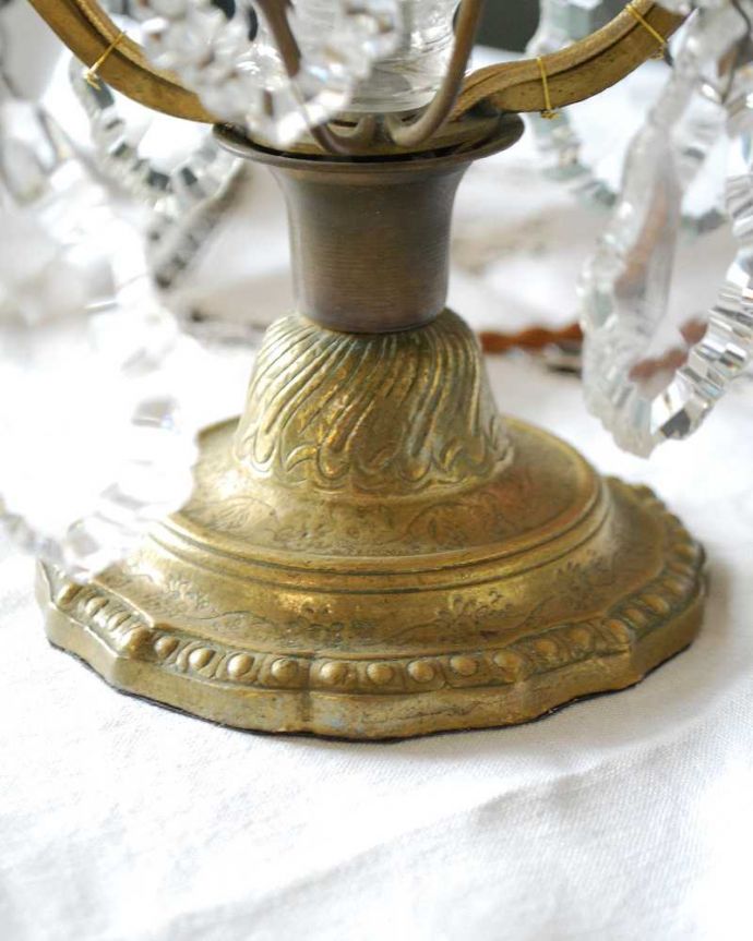 スタンドライト　照明・ライティング　フランス輸入のアンティークテーブルシャンデリア（Ｅ17シャンデリア球付）。アンティークらしい美しさ土台の部分はアンティークらしい美しいデザイン。(h-349-z)