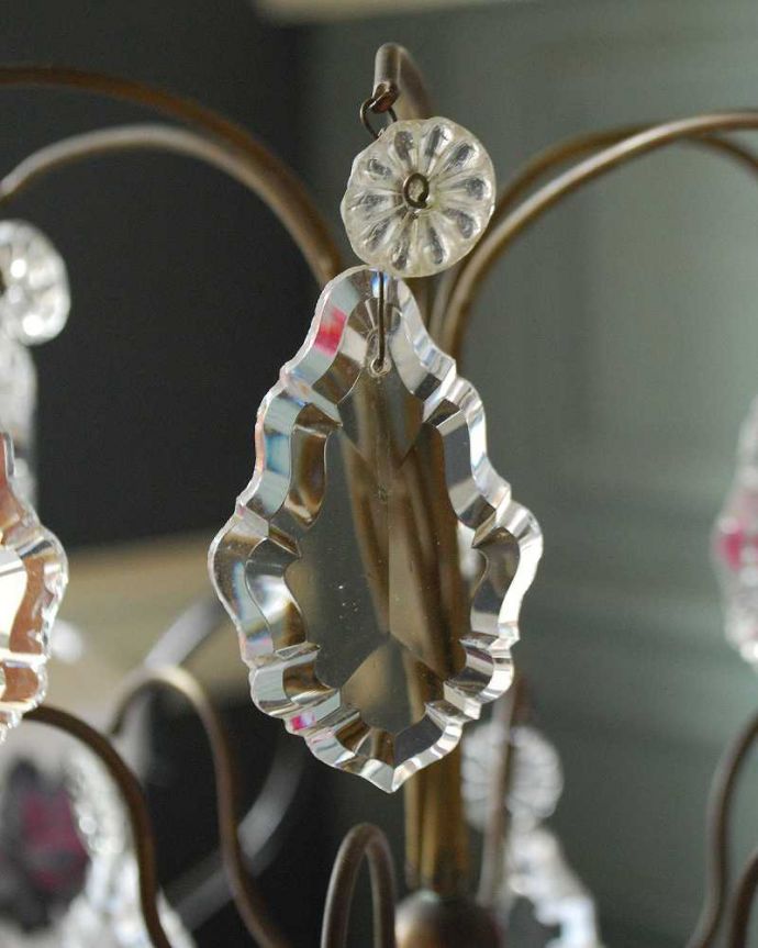 スタンドライト　照明・ライティング　フランス輸入のアンティークテーブルシャンデリア（Ｅ17シャンデリア球付）。しっかり選んできましたアンティークは新品ではないので、ガラスには写真に映らない多少の欠けやキズがありますが、キレイなものだけを選んできました。(h-349-z)