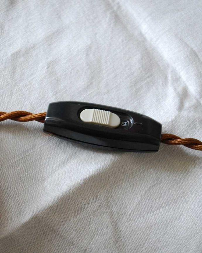 スタンドライト　照明・ライティング　フランス輸入のアンティークテーブルシャンデリア（Ｅ17シャンデリア球付）。スイッチON！片手で簡単に切り替えられるオン・オフのスイッチが付いています。(h-349-z)