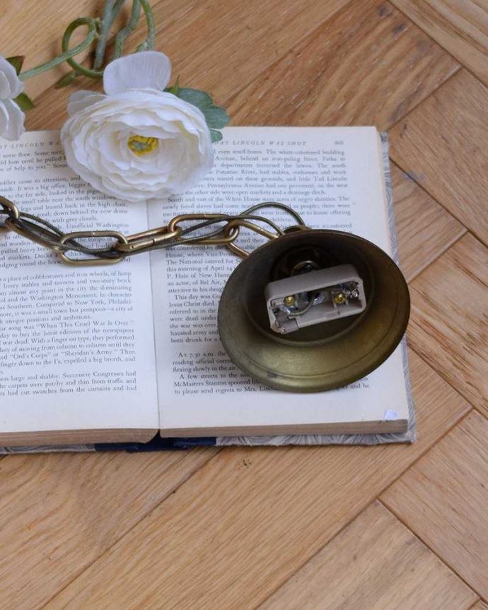 シャンデリア 照明・ライティング フランスで買い付けたアンティークシャンデリア(4灯タイプ)(E17シャンデリア球付) 。引っ掛けタイプです自分でも取り付け出来る引っ掛けシーリング仕様で加工してあります。(h-351-z)