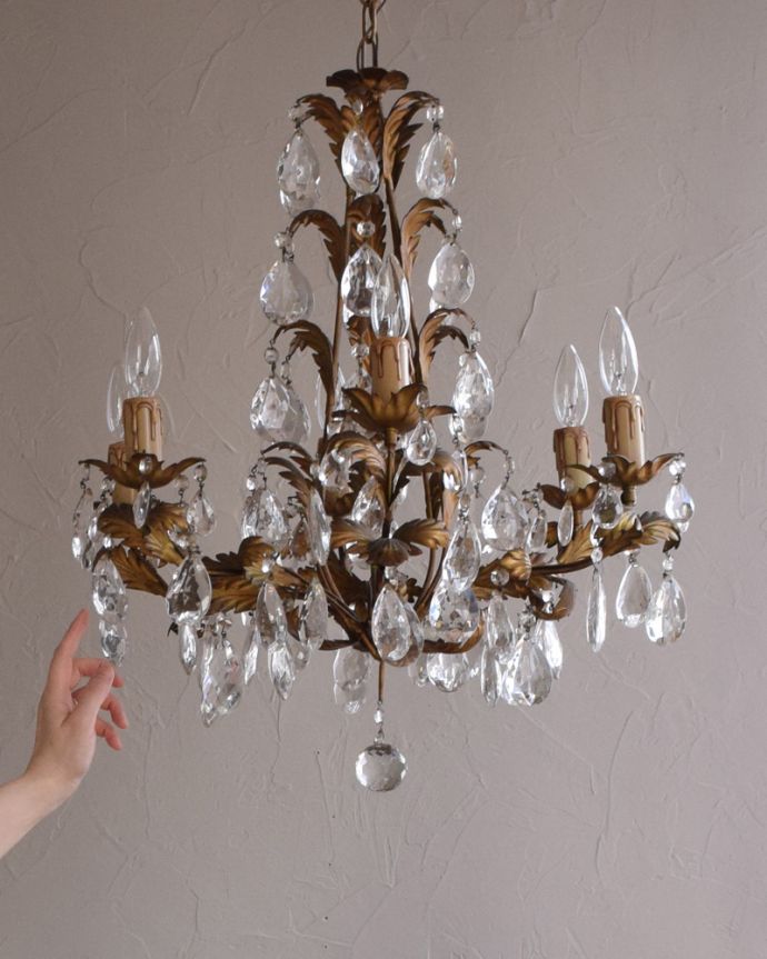 フランス輸入の装飾が美しいアンティークシャンデリア(6灯)（E17