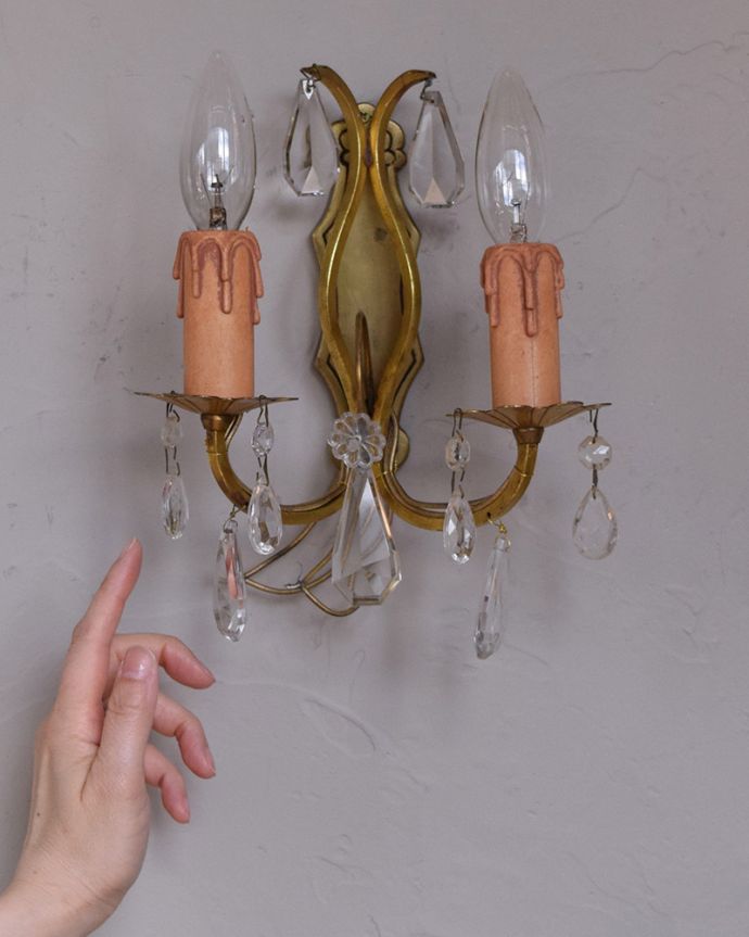 壁付けブラケット　照明・ライティング　フランスの壁付けのシャンデリア（2灯）（Ｅ17シャンデリア球付） 。壁のアクセサリーでお部屋をオシャレに大変身日本ではあまり使わない壁付けのシャンデリア。(h-360-z)