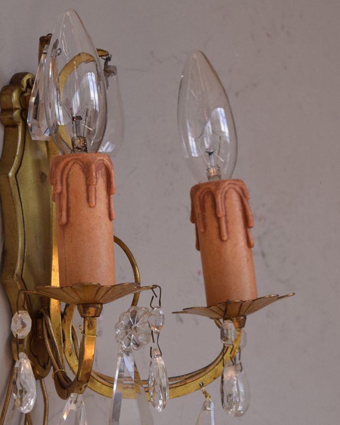 壁付けブラケット　照明・ライティング　フランスの壁付けのシャンデリア（2灯）（Ｅ17シャンデリア球付） 。しっかり選んできましたアンティークなので、写真に映らない欠けやキズがありますが、キレイなものを選んできました。(h-360-z)