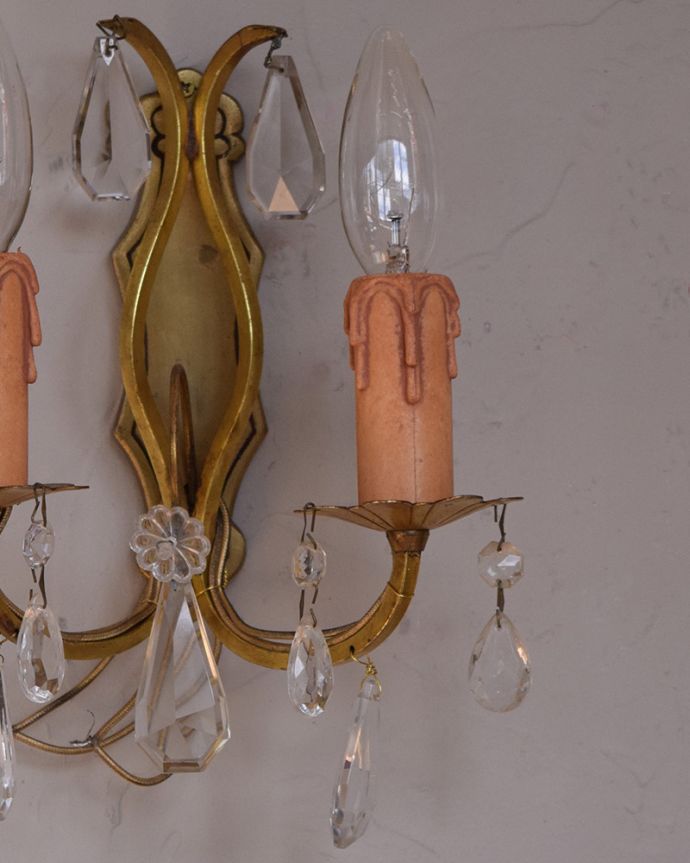 壁付けブラケット　照明・ライティング　フランスの壁付けのシャンデリア（2灯）（Ｅ17シャンデリア球付） 。LEDも使えます口金は100Wまで対応可能ですが、蝋管付きなので白熱球は40W以下がオススメです。(h-360-z)