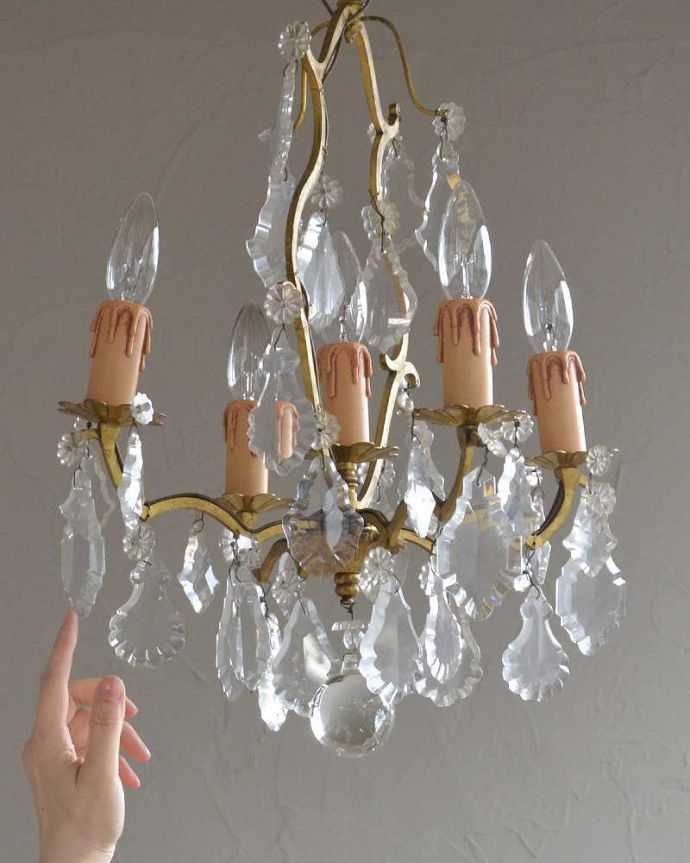 アンティークのガラスシャンデリア