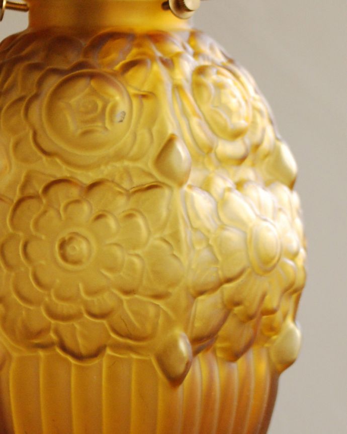 ペンダントライト　照明・ライティング　お花模様のアンティークペンダントライト（コード・シャンデリア電球・ギャラリーA付き）。。(h-364-z)