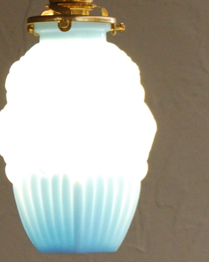 ペンダントライト　照明・ライティング　お花模様のアンティークペンダントライト（コード・シャンデリア電球・ギャラリーA付き）。。(h-365-z)