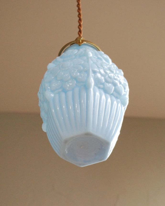 ペンダントライト　照明・ライティング　お花模様のアンティークペンダントライト（コード・シャンデリア電球・ギャラリーA付き）。。(h-365-z)