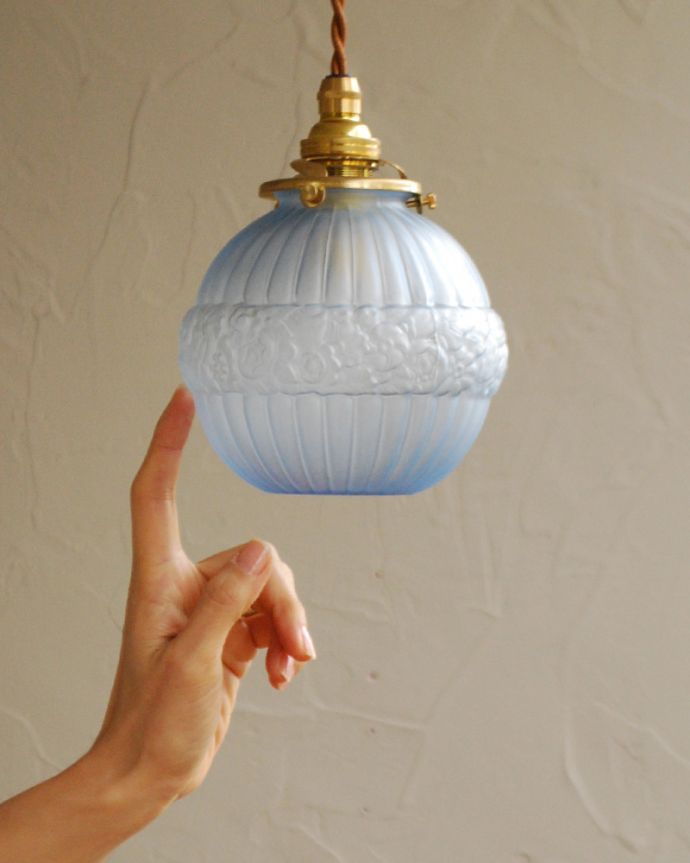 ペンダントライト　照明・ライティング　フランス便で到着、アンティークペンダントライト（コード・シャンデリア電球・ギャラリーA付き）。。(h-366-z)