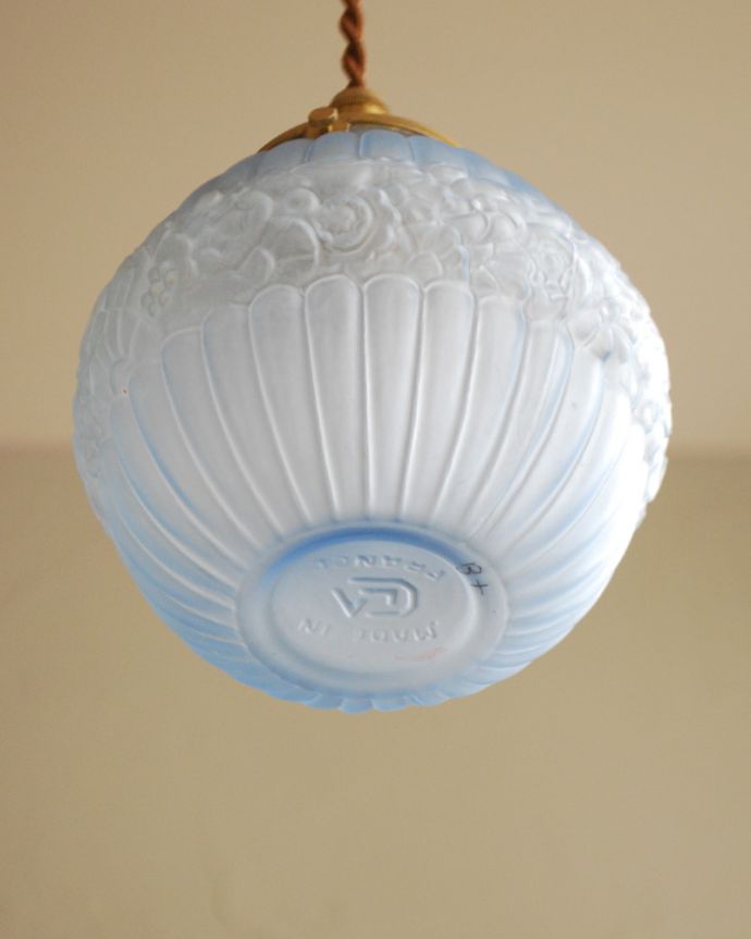 ペンダントライト　照明・ライティング　フランス便で到着、アンティークペンダントライト（コード・シャンデリア電球・ギャラリーA付き）。。(h-366-z)