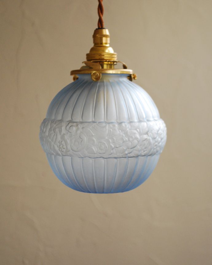 ペンダントライト　照明・ライティング　フランス便で到着、アンティークペンダントライト（コード・シャンデリア電球・ギャラリーA付き）。。(h-366-z)