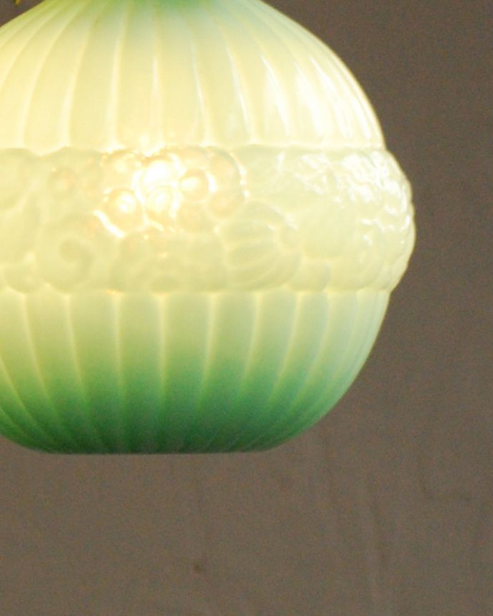 ペンダントライト　照明・ライティング　フランス輸入のアンティークペンダントライト（コード・シャンデリア電球・ギャラリーA付き）。。(h-368-z)