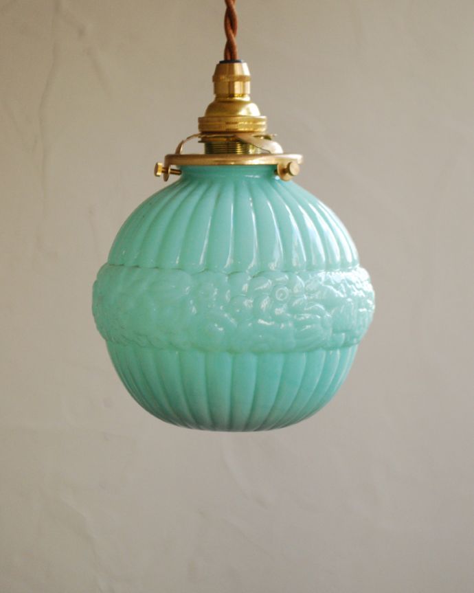 ペンダントライト　照明・ライティング　フランス輸入のアンティークペンダントライト（コード・シャンデリア電球・ギャラリーA付き）。。(h-368-z)
