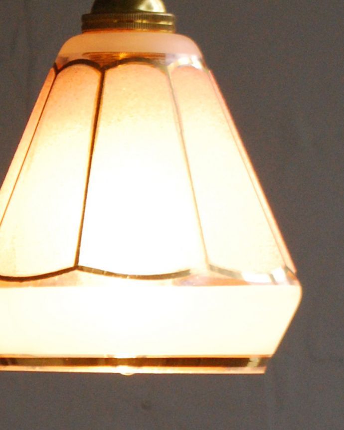 ペンダントライト　照明・ライティング　淡いピンクがキレイなアンティークペンダントライト（コード・シャンデリア電球・ギャラリーなし）。。(h-371-z)