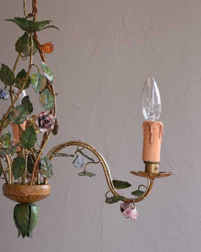 シャンデリア 照明・ライティング フランスで見つけたアンティーク シャンデリア(3灯)(E17シャンデリア球付)。夜が来るのが楽しみになる灯り暗くなって灯りを点けるのが毎日楽しみになるアンティークのシャンデリア。(h-375-z)