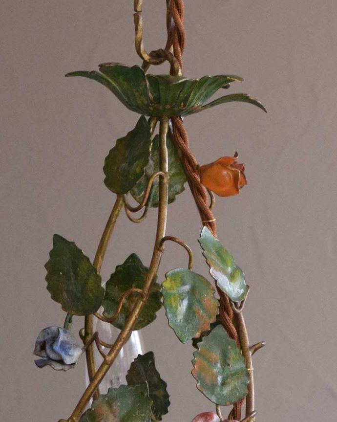 シャンデリア 照明・ライティング フランスで見つけたアンティーク シャンデリア(3灯)(E17シャンデリア球付)。しっかり選んできましたアンティークなので、写真に映らない欠けやキズがありますが、キレイなものを選んできました。(h-375-z)