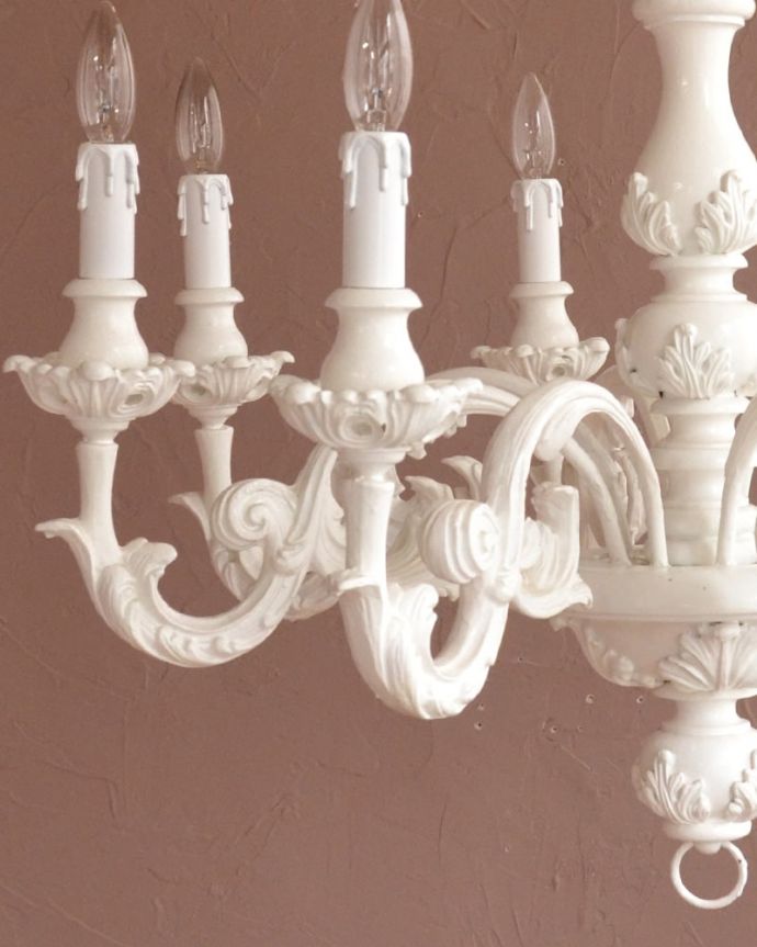 照明・ライティング シャンデリア まるでアンティークのような仕上げアンティークのように仕上げたアンティーク風の加工。(h-384-z)