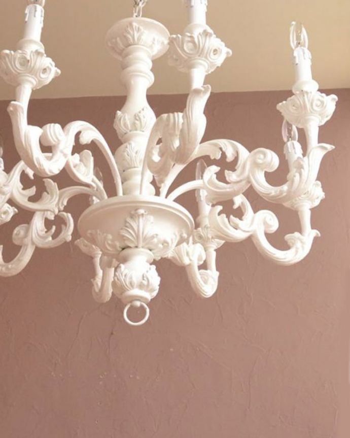 照明・ライティング シャンデリア 下から眺めてみると存在感たっぷりのフォルムは思わず見惚れちゃうくらいです。(h-384-z)