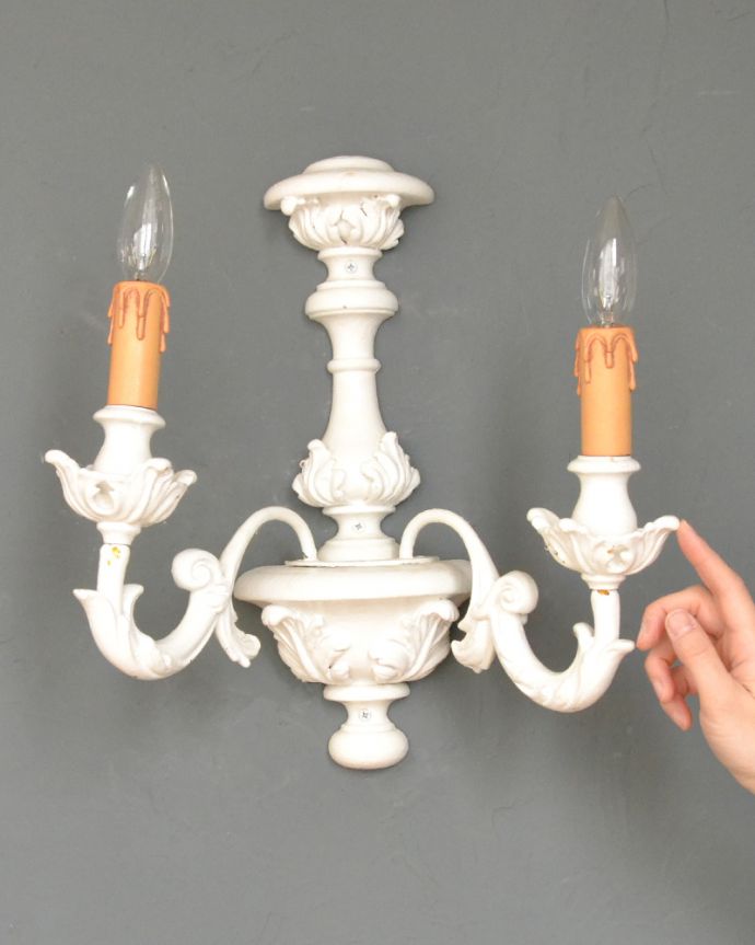 アンティーク調の照明、壁付けシャンデリア