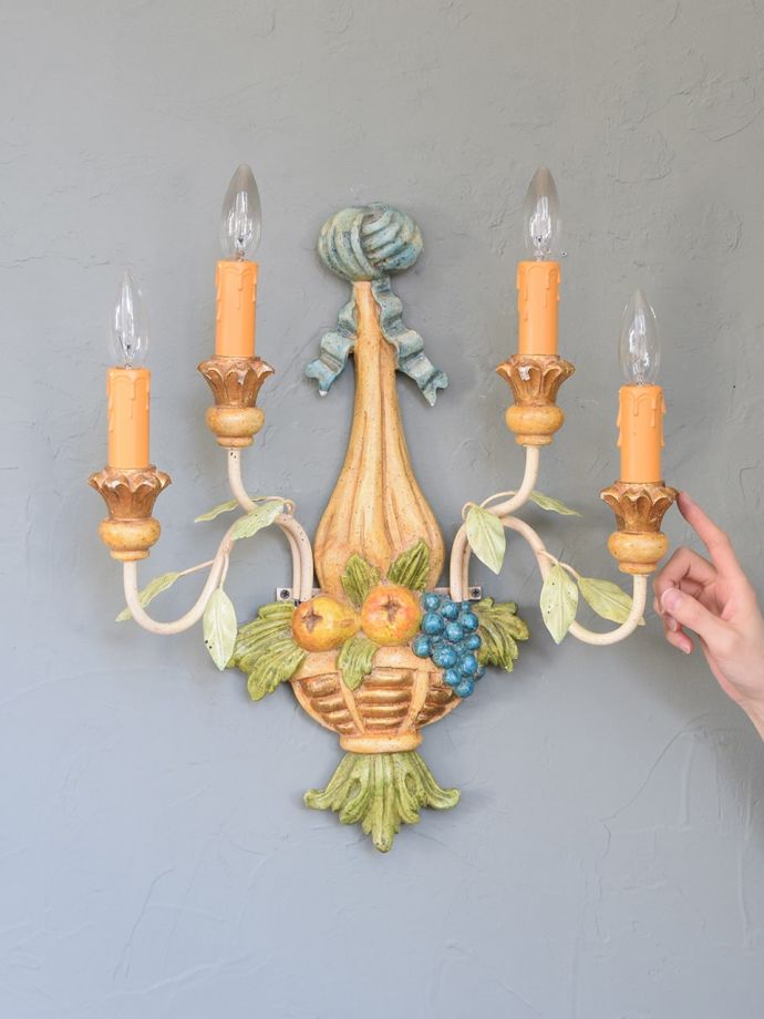 アンティーク調の照明、壁付けシャンデリア