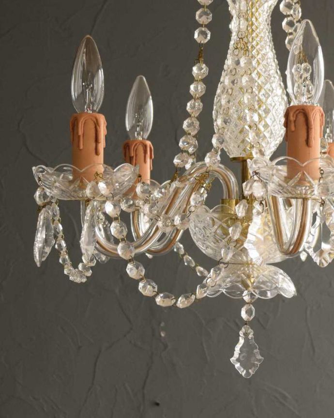 シャンデリア　照明・ライティング　ガラスのビーズがキラキラ輝くアンティーク風のシャンデリア（Ｅ17シャンデリア球5個付）。。(h-393-z)