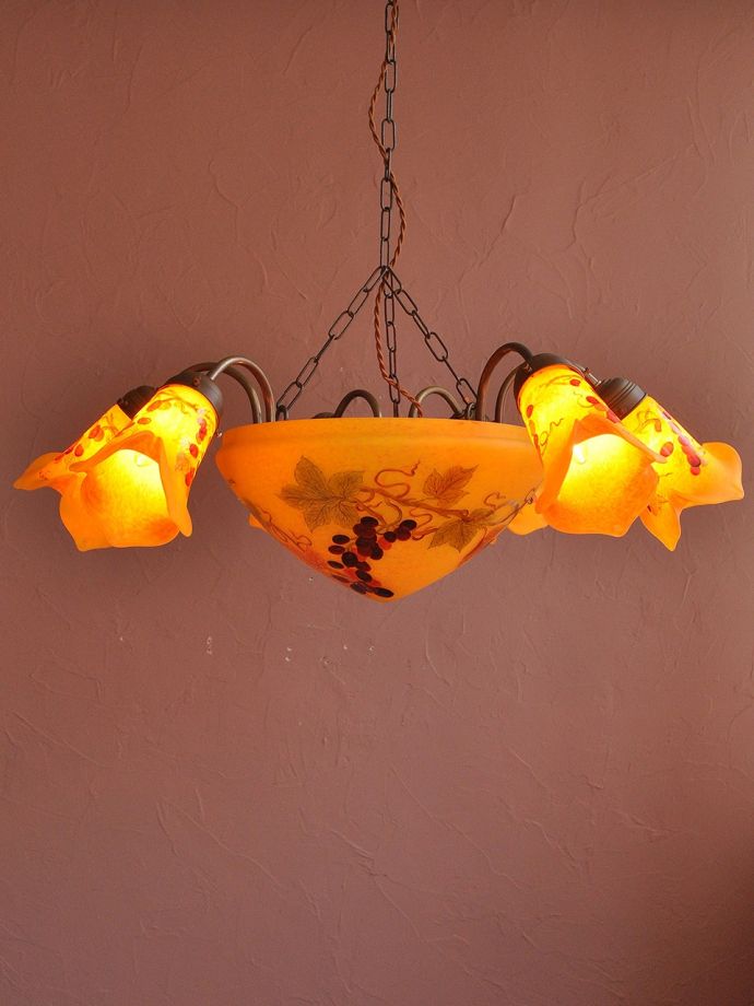 アンティーク調の照明、シャンデリア