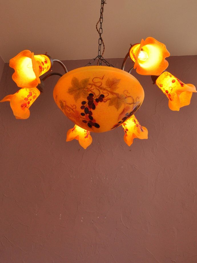 点灯後のシャンデリア