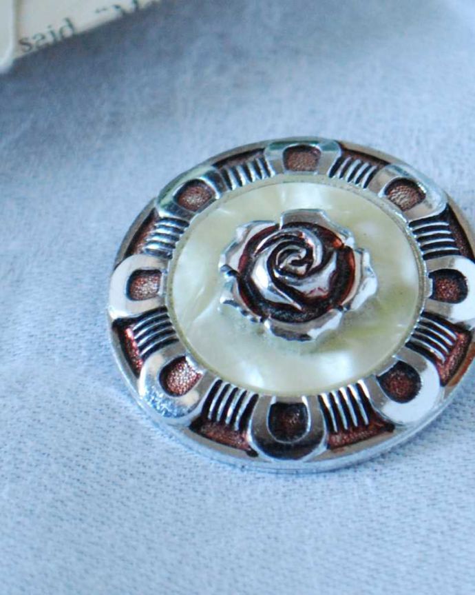 アンティーク その他の雑貨　アンティーク雑貨　薔薇のイギリスで買い付けてきたアンティークのスカーフ留め（スカーフリング）。年月を重ねた大人の雰囲気現代作られたものとは、なんだか雰囲気が違うアンティークのアクセサリー。(h-497-z)