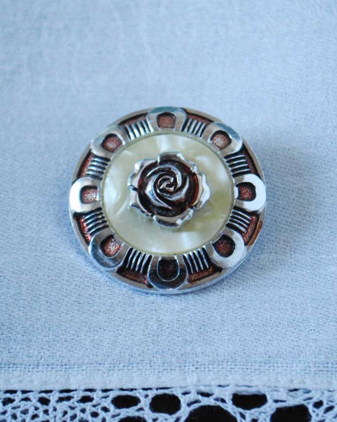 アンティーク その他の雑貨　アンティーク雑貨　薔薇のイギリスで買い付けてきたアンティークのスカーフ留め（スカーフリング）。上から見るとこんな感じですアンティークなので多少のキズ・汚れがある場合がありますが、使用上問題はありませんので、ご了承下さい。(h-497-z)