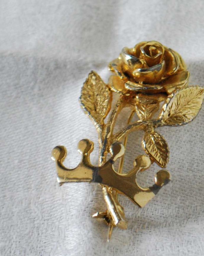 アンティーク その他の雑貨 アンティーク雑貨 イギリスで見つけたアンティークアクセサリー、ゴールドローズのブローチ。年月を重ねた大人の雰囲気現代作られたものとは、なんだか雰囲気が違うアンティークのアクセサリー。(h-582-z)