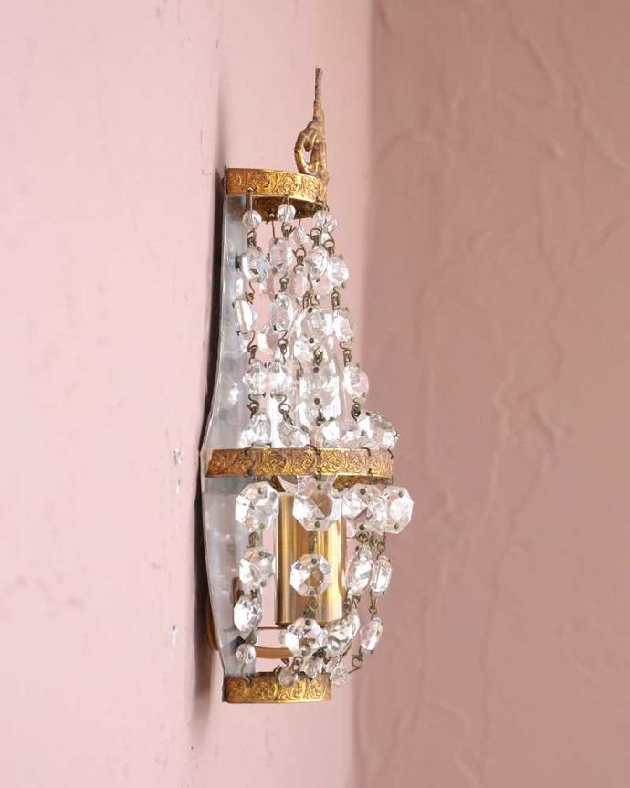 壁付けシャンデリアの側面