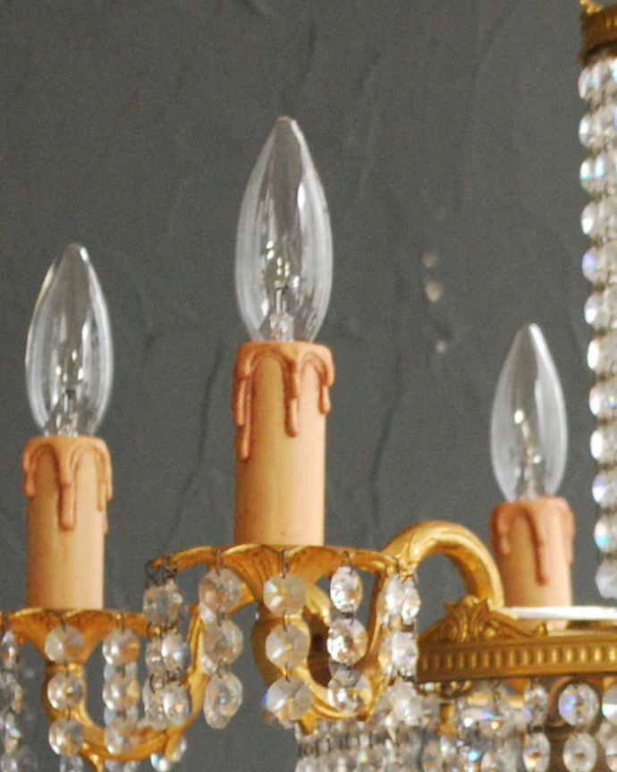 シャンデリア　照明・ライティング　ガラスのビーズがキラキラ輝くフランスアンティークのシャンデリア（Ｅ17シャンデリア球9個付）。。(h-726-z)