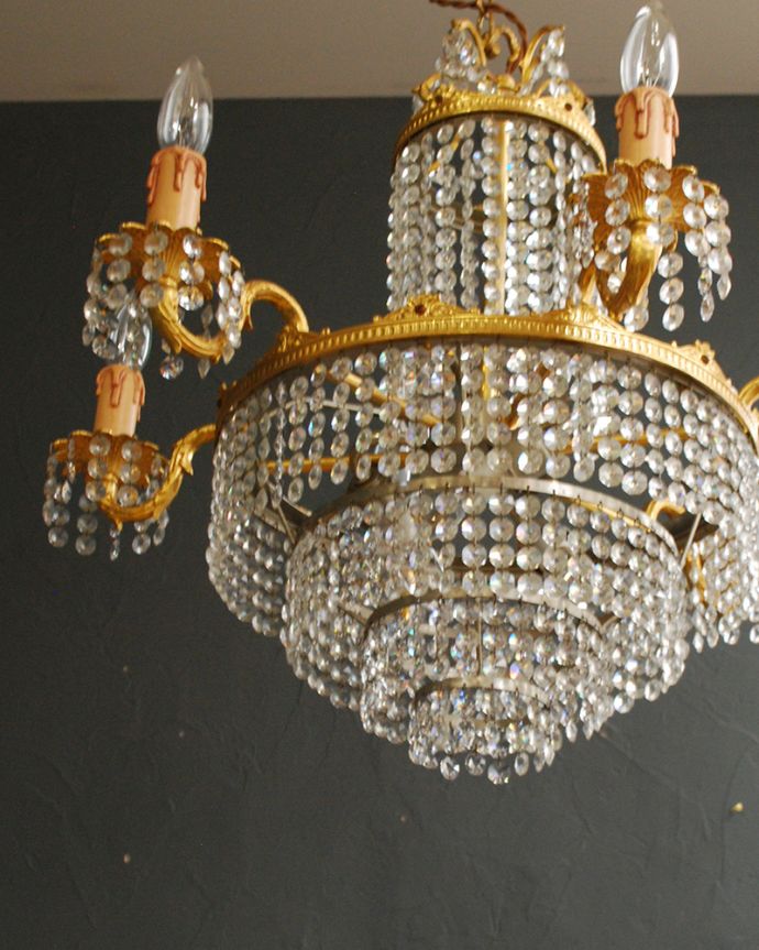 シャンデリア　照明・ライティング　ガラスのビーズがキラキラ輝くフランスアンティークのシャンデリア（Ｅ17シャンデリア球9個付）。。(h-726-z)