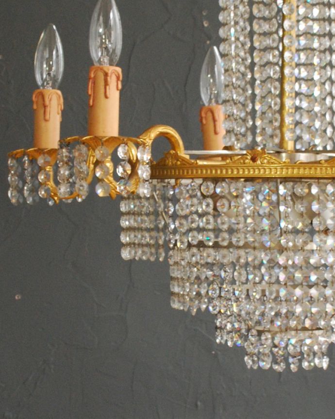 シャンデリア　照明・ライティング　ガラスのビーズがキラキラ輝くフランスアンティークのシャンデリア（Ｅ17シャンデリア球9個付）。。(h-726-z)