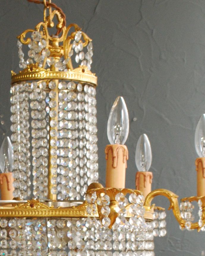 シャンデリア　照明・ライティング　ガラスのビーズがキラキラ輝くフランスアンティークのシャンデリア（Ｅ17シャンデリア球9個付）。。(h-726-z)