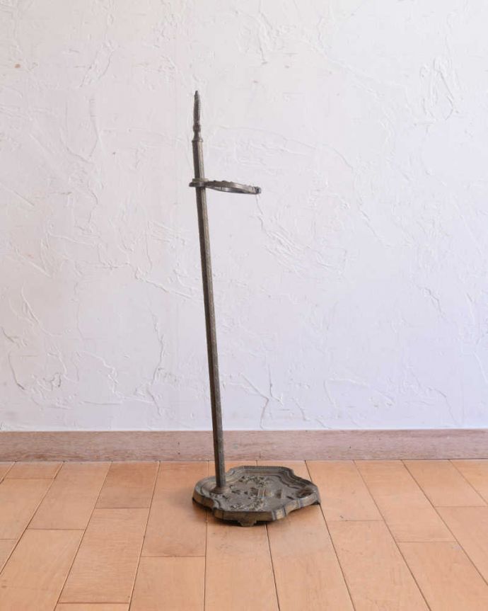 アンティーク ホーロー・アイアン製の雑貨 アンティーク雑貨 フランスで出会った可愛いアンティークアンブレラスタンド(傘立て)。横から見てもステキ横から見るとこんな感じ。(h-733-z)