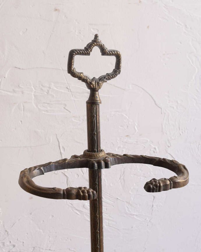 アンティーク ホーロー・アイアン製の雑貨 アンティーク雑貨 フランスで出会った可愛いアンティークアンブレラスタンド(傘立て)。うっとりする美しさアンティークだから手に入る美しい装飾。(h-733-z)
