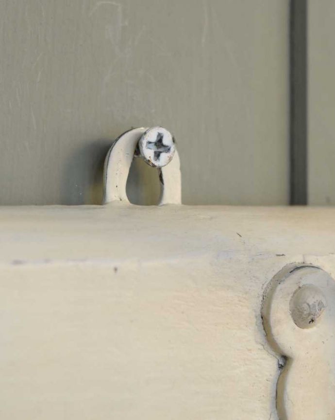 フック・フックボード　住宅用パーツ　フランスから到着したアンティークコートフック（4連フック）。カンタンに取り付け出来ます。(h-736-z)