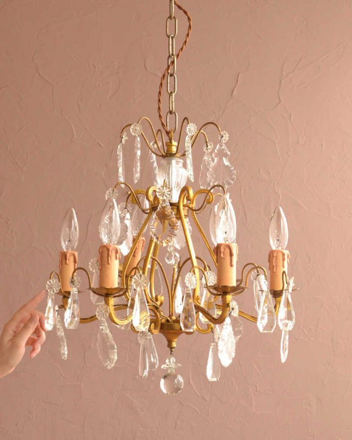 アンティークのガラス付きシャンデリア