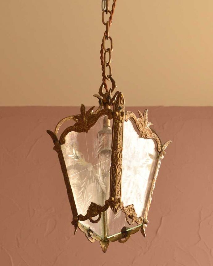 シャンデリア　照明・ライティング　ゴージャスな真鍮のフォルムにうっとりするランタンタイプのアンティークシャンデリア。。(h-743-z)