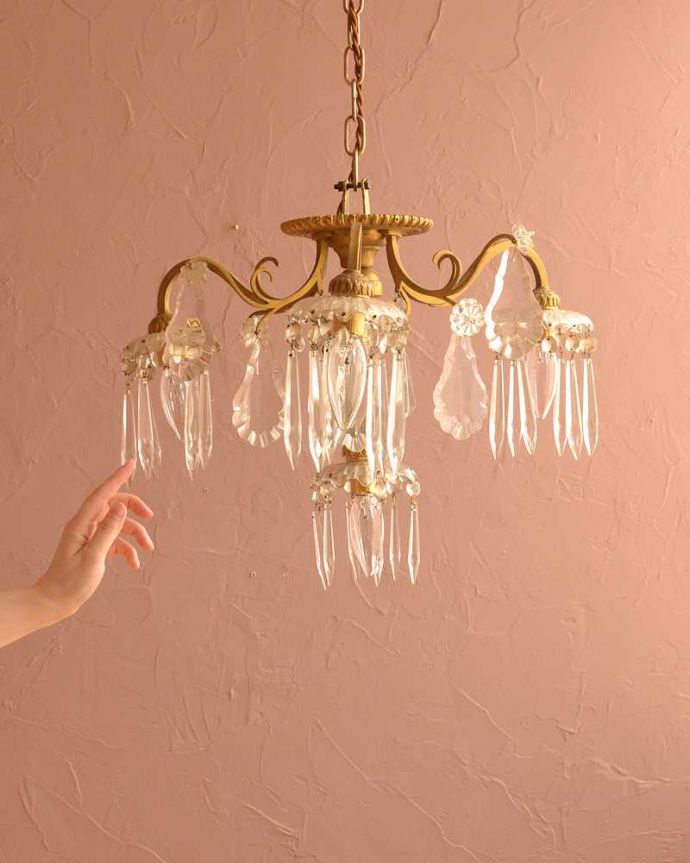 アンティークのガラスシャンデリア