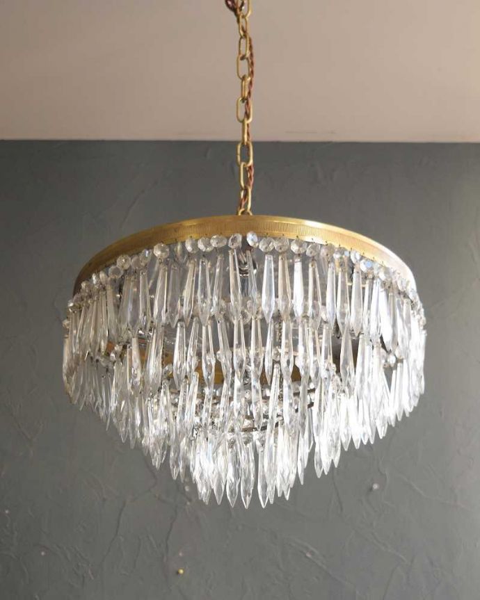 シャンデリア　照明・ライティング　フランスから到着した優雅な美しいアンティークシャンデリア(4灯)(E17シャンデリア球付) 。。(h-748-z)