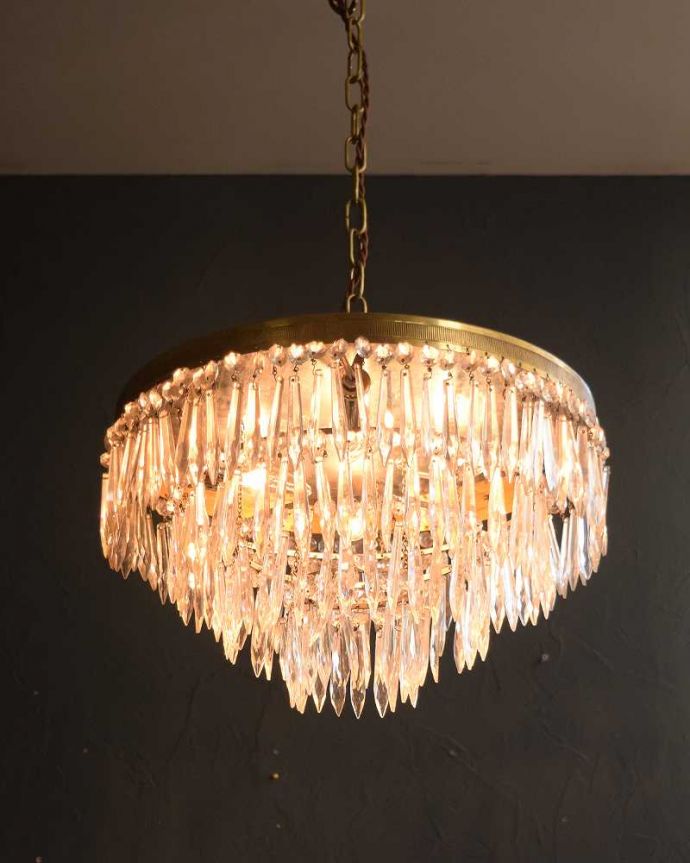 シャンデリア　照明・ライティング　フランスから到着した優雅な美しいアンティークシャンデリア(4灯)(E17シャンデリア球付) 。。(h-748-z)