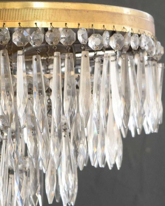 シャンデリア　照明・ライティング　フランスから到着した優雅な美しいアンティークシャンデリア(4灯)(E17シャンデリア球付) 。。(h-748-z)