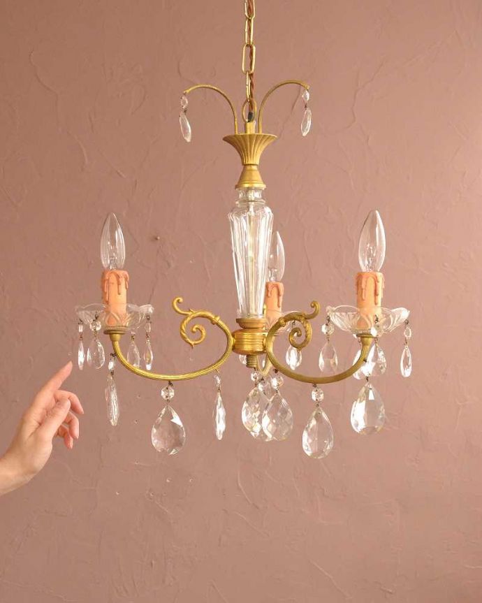 アンティークのガラスシャンデリア