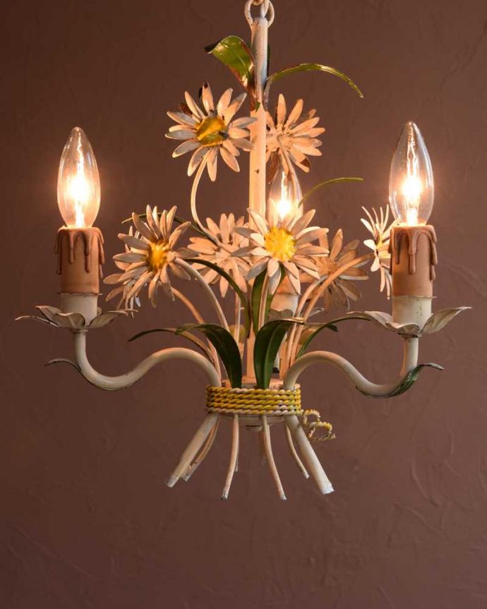 シャンデリア　照明・ライティング　お花をキュッと束ねたフランスのアンティークシャンデリア(３灯)（E17シャンデリア球付）。。(h-754-z)