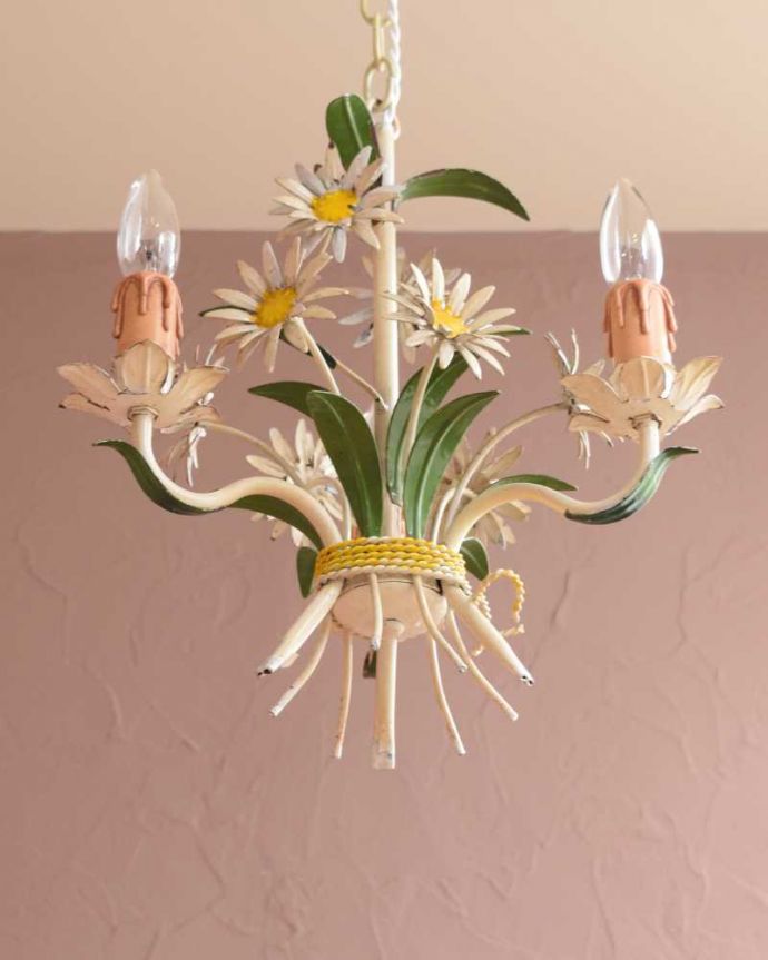 シャンデリア　照明・ライティング　お花をキュッと束ねたフランスのアンティークシャンデリア(３灯)（E17シャンデリア球付）。。(h-754-z)