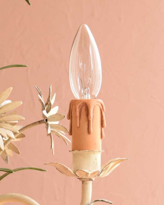 シャンデリア　照明・ライティング　お花をキュッと束ねたフランスのアンティークシャンデリア(３灯)（E17シャンデリア球付）。。(h-754-z)