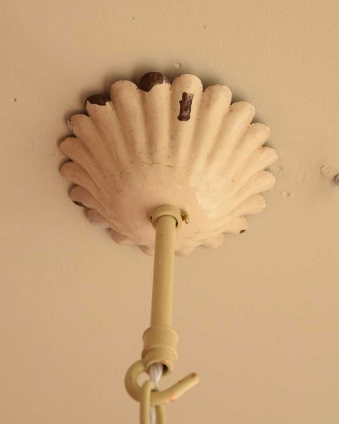 シャンデリア　照明・ライティング　お花をキュッと束ねたフランスのアンティークシャンデリア(３灯)（E17シャンデリア球付）。カバーも付いています。(h-754-z)